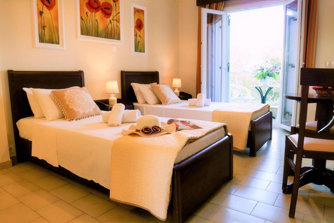 Molfetta Beach Hotel Гувия Екстериор снимка