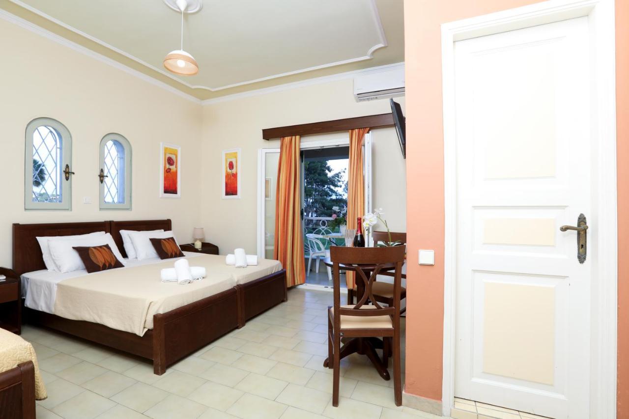 Molfetta Beach Hotel Гувия Екстериор снимка