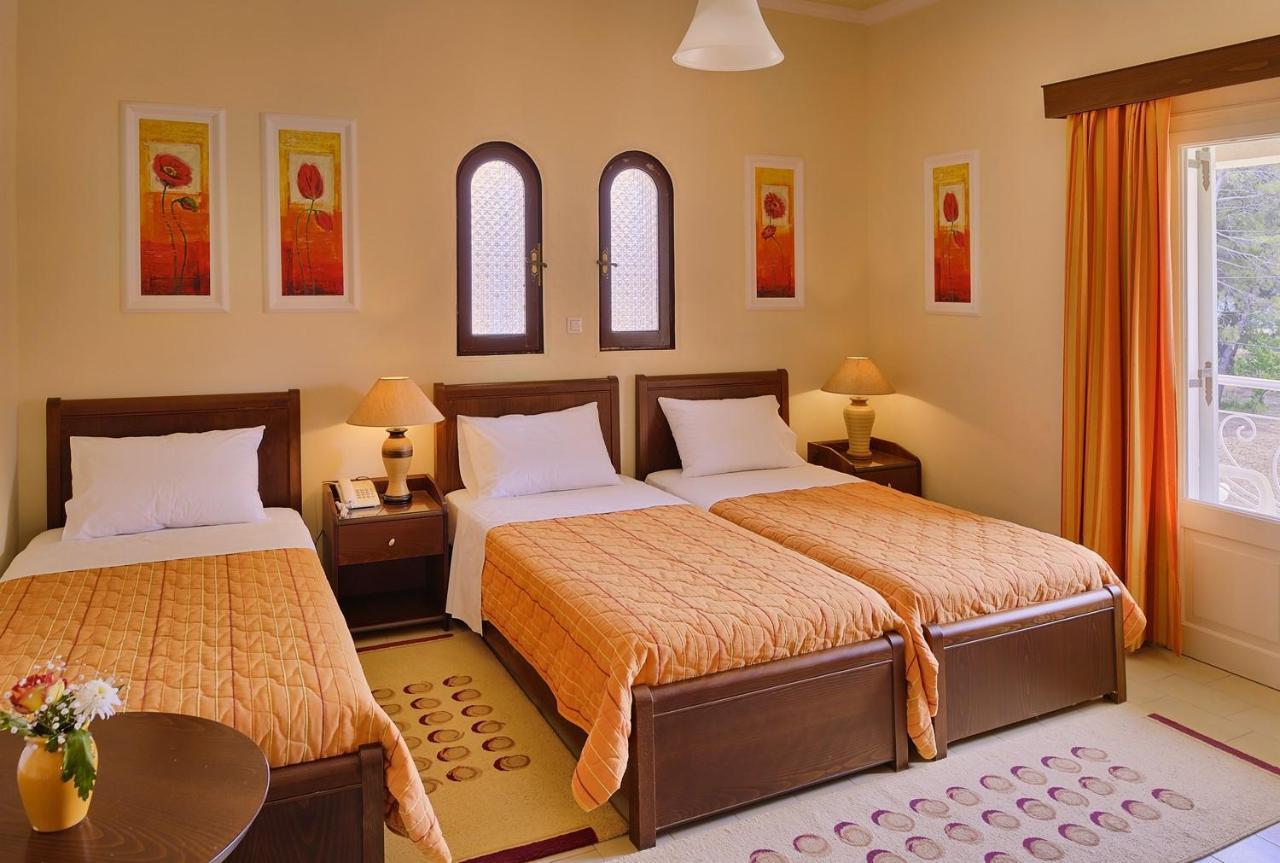 Molfetta Beach Hotel Гувия Екстериор снимка