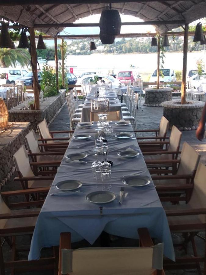 Molfetta Beach Hotel Гувия Екстериор снимка