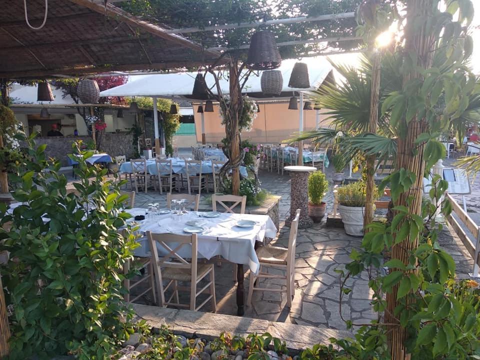 Molfetta Beach Hotel Гувия Екстериор снимка