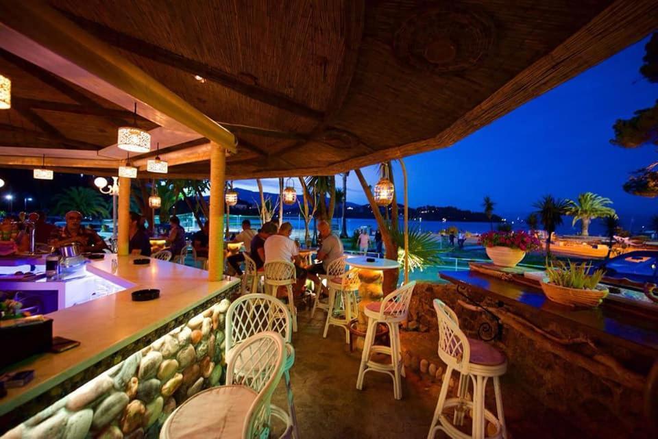 Molfetta Beach Hotel Гувия Екстериор снимка