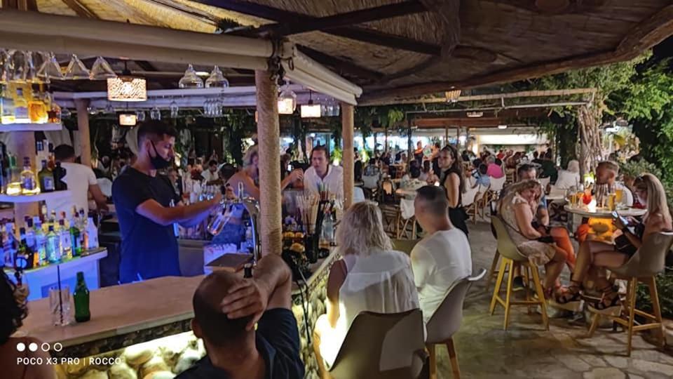 Molfetta Beach Hotel Гувия Екстериор снимка