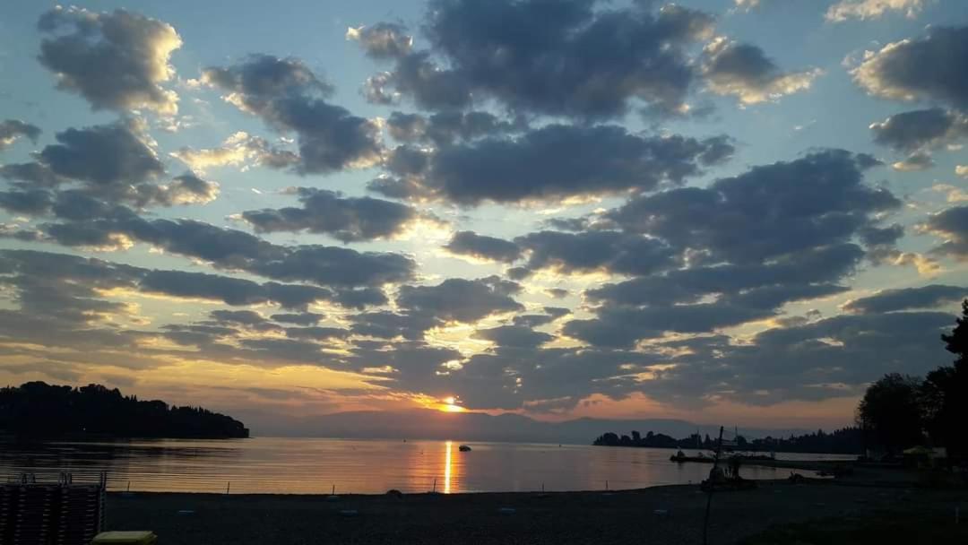Molfetta Beach Hotel Гувия Екстериор снимка
