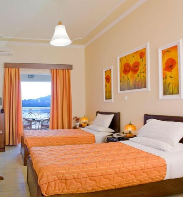 Molfetta Beach Hotel Гувия Екстериор снимка