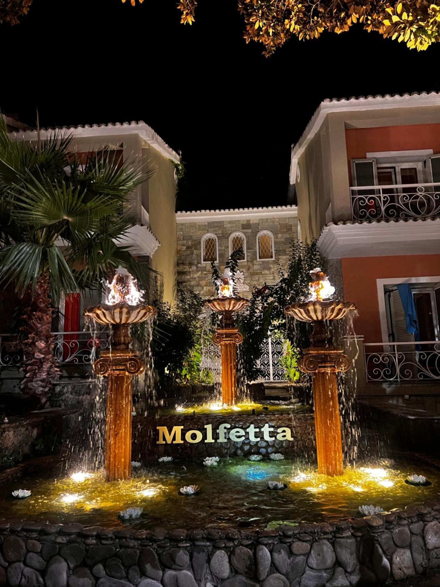 Molfetta Beach Hotel Гувия Екстериор снимка