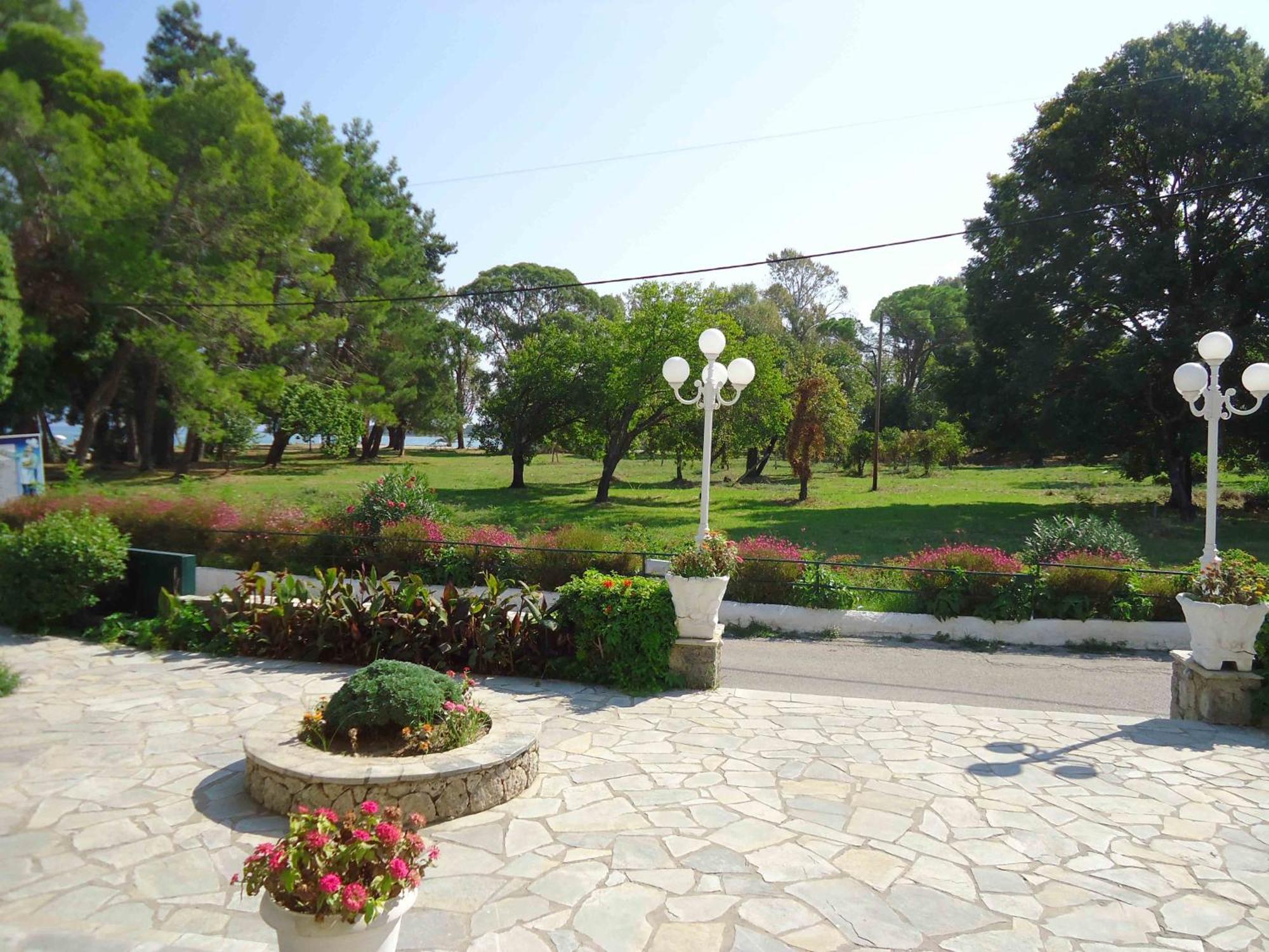 Molfetta Beach Hotel Гувия Екстериор снимка