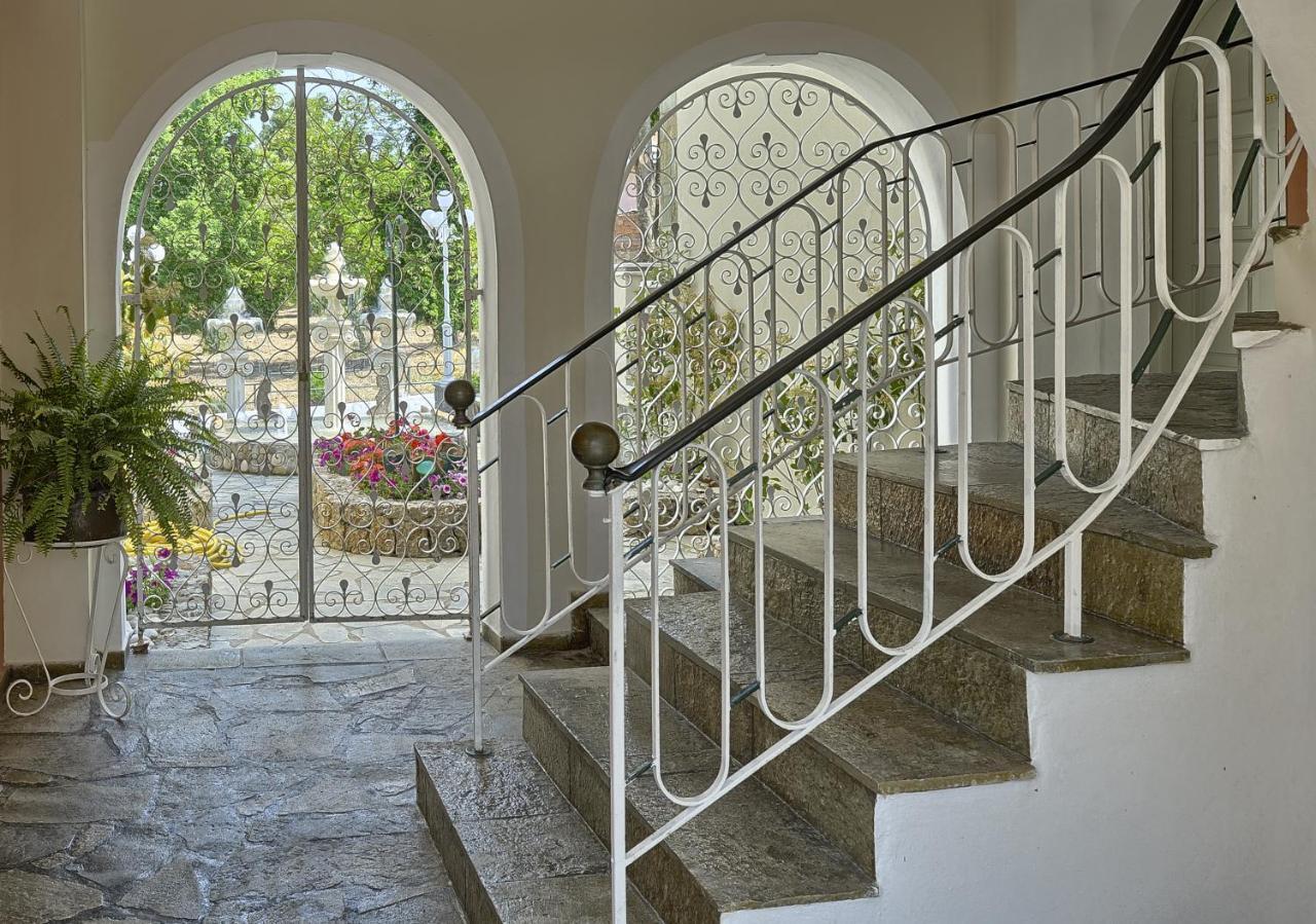 Molfetta Beach Hotel Гувия Екстериор снимка